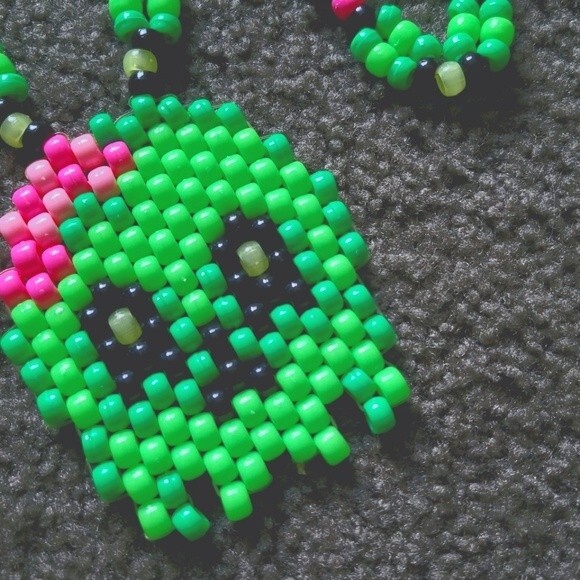 ZOMBIE HEAD PONYBEAD [KANDI] NECKLACE - Picture 2 of 6